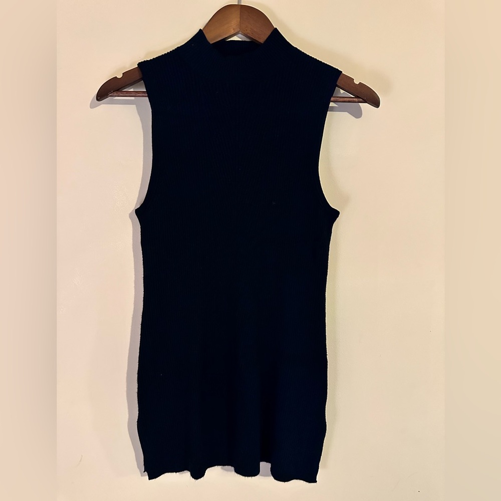 Neiman Marcus Classic Black Ribbed Sleeveless Sweatsr